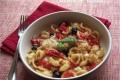 Pasta con pomodorini, olive e scamorza